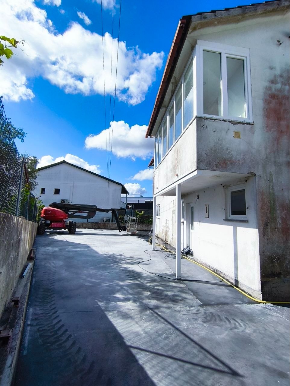 Equipa OLK em obra de pintura e isolamento de fachada